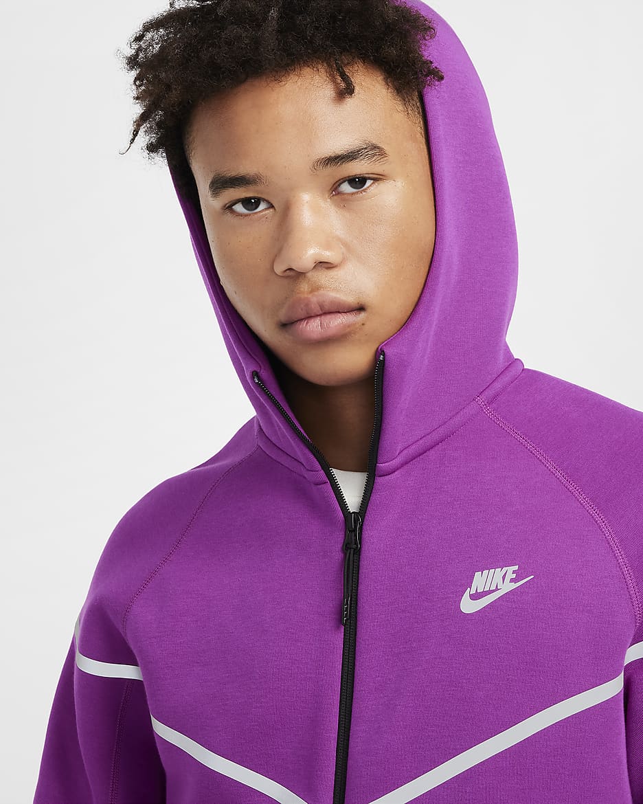 Nike Tech Windruner- Bold Berry