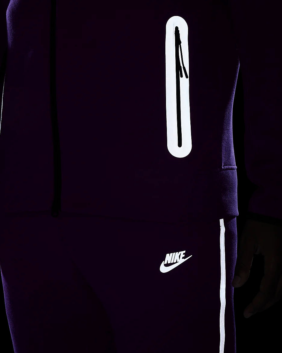 Nike Tech Windruner- Bold Berry