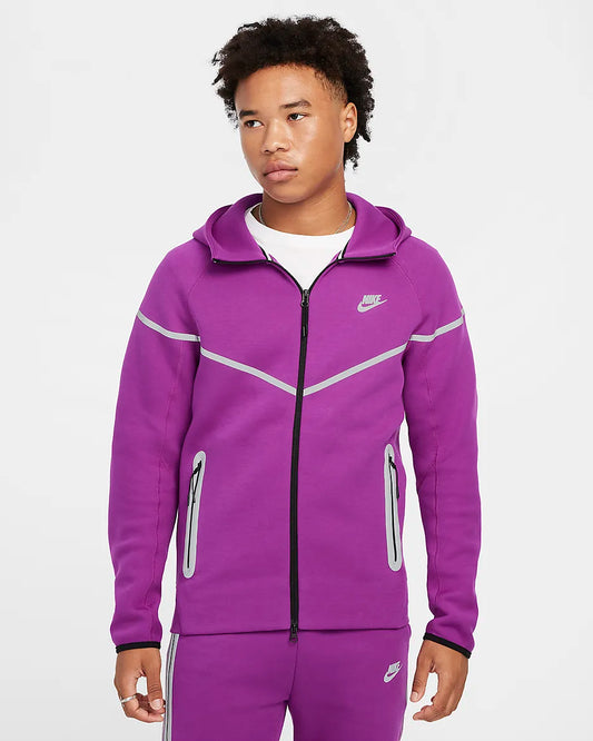 Nike Tech Windruner- Bold Berry