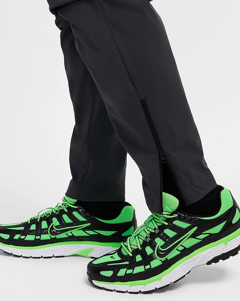 Nike Tech Pantalon tissé - Anthracite/Green Strike
